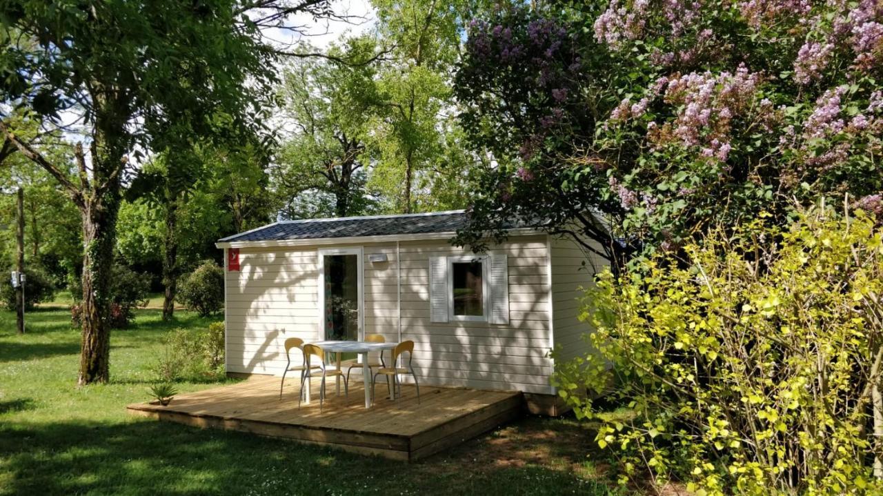 Camping Au Tour De L'Aveyron LʼHospitalet-du-Larzac Exteriör bild